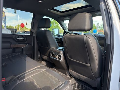Used 2020 GMC Sierra 3500 Denali w/ Denali Ultimate Package AWD/4WD image 18