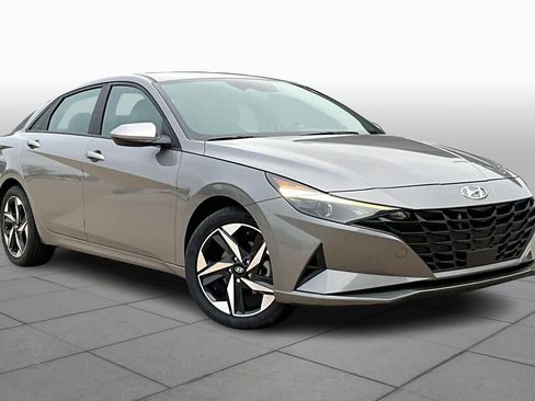 Used 2023 Hyundai Elantra SEL w/ Convenience Package FWD image 3