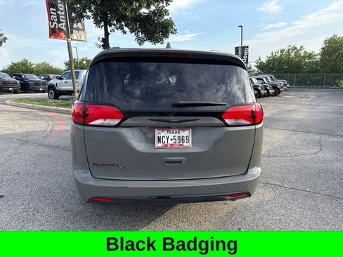 Used 2020 Chrysler Pacifica Touring-L Plus w/ Advanced Safetytec Group FWD image 14