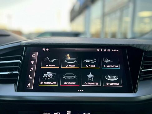 Used 2024 Audi Q4 e-tron Prestige image 22