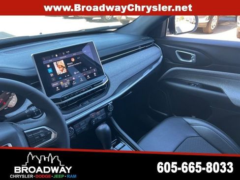 Used 2023 Jeep Compass Latitude image 14