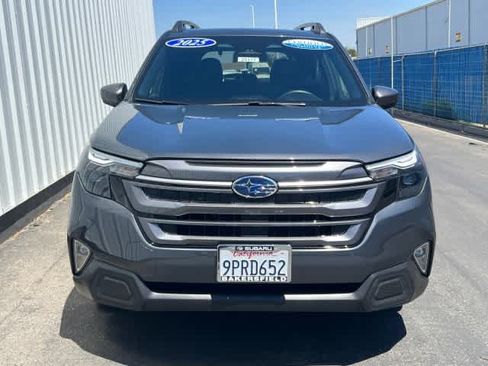 Used 2025 Subaru Forester Premium AWD/4WD image 2
