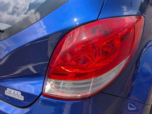 Used 2013 Hyundai Veloster w/ Style Pkg FWD image 31