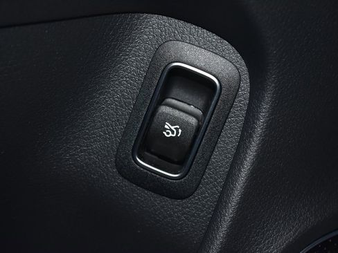 Certified 2025 Mercedes-Benz CLA 250 4MATIC image 7