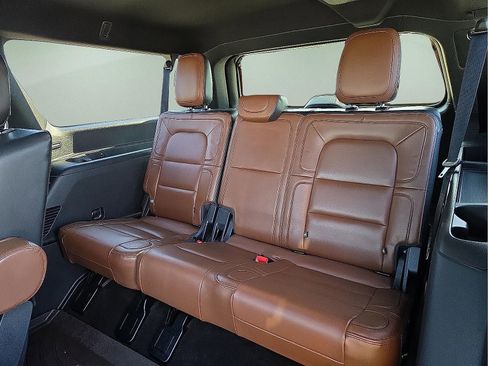 Certified 2024 Lincoln Navigator L Reserve image 10