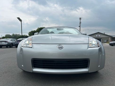 Used 2005 Nissan 350Z Touring image 4