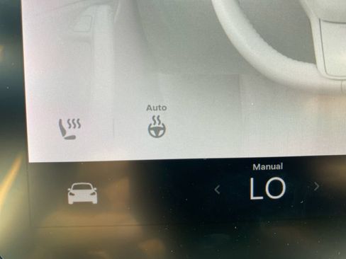 Used 2021 Tesla Model Y Long Range AWD/4WD image 18