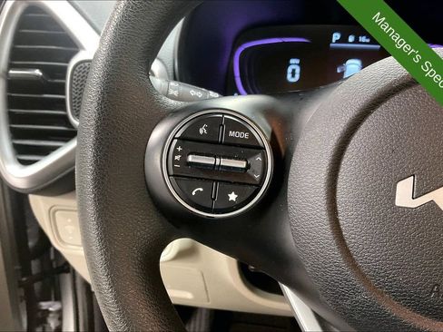 Used 2025 Kia Soul LX w/ LX Technology Package FWD image 23