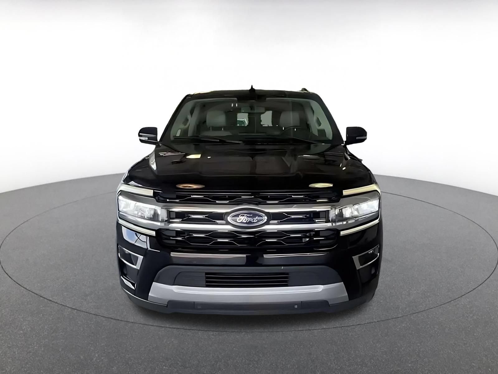 Used 2024 Ford Expedition Limited RWD image 4