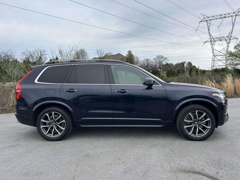 Used 2017 Volvo XC90 T6 Momentum w/ Vision Package image 2