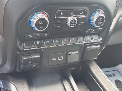 Used 2022 GMC Sierra 2500 AT4 w/ AT4 Preferred Package AWD/4WD image 35
