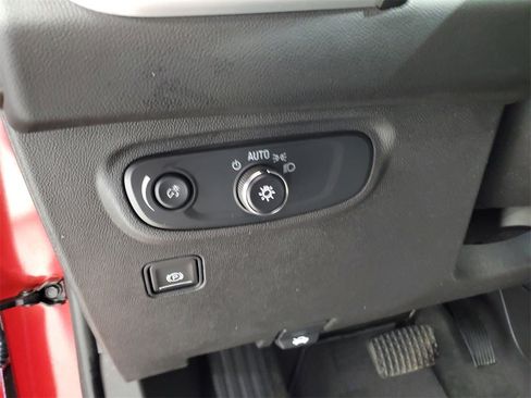 Used 2024 GMC Terrain SLE w/ Driver Convenience Package image 11