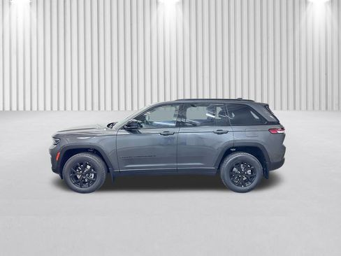 New 2025 Jeep Grand Cherokee Laredo image 8