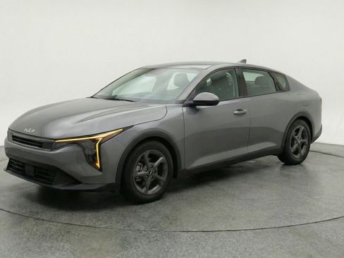 Used 2025 Kia K4 FWD image 3