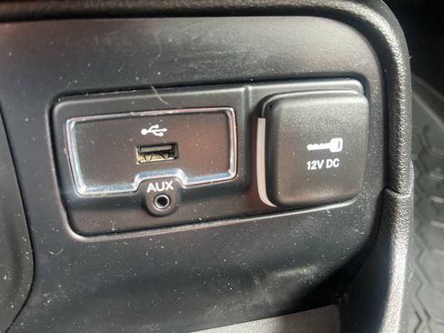 Used 2015 Jeep Renegade Latitude AWD/4WD image 28