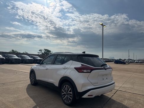 Certified 2024 Nissan Kicks SV FWD image 15
