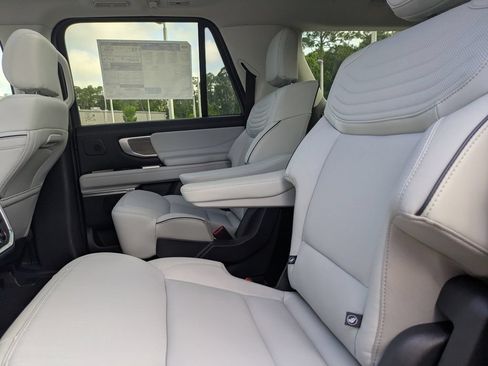 Used 2025 Ford Expedition Max Platinum w/ Platinum Ultimate Package AWD/4WD image 16