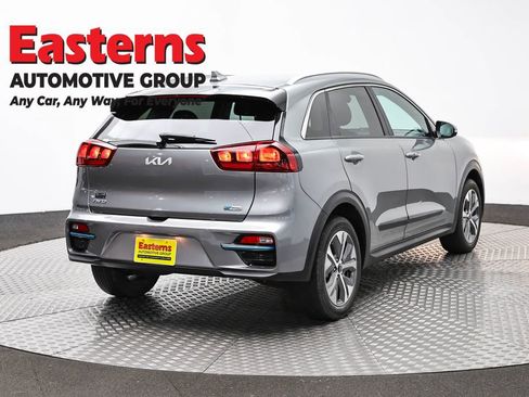 Used 2022 Kia Niro EX FWD image 5