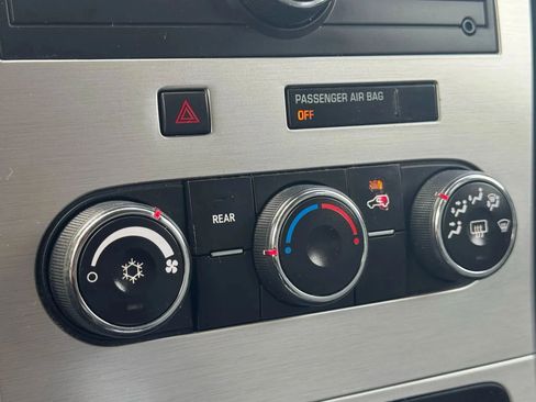 Used 2011 GMC Acadia SLE image 29