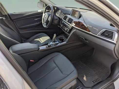 Used 2017 BMW 320i Sedan image 23