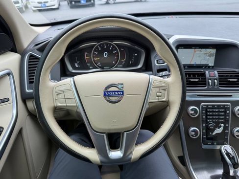 Used 2016 Volvo XC60 T5 Premier w/ Proximity Package FWD image 25