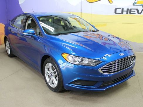 Used 2018 Ford Fusion SE FWD image 2