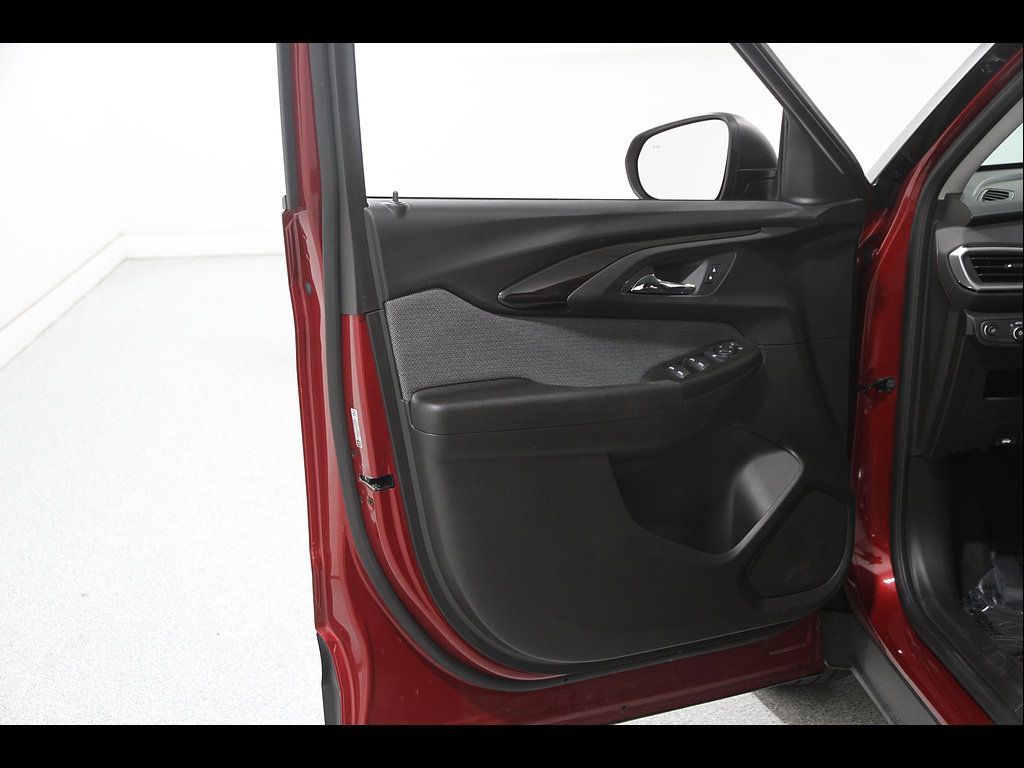 Used 2021 Chevrolet TrailBlazer LS FWD image 4