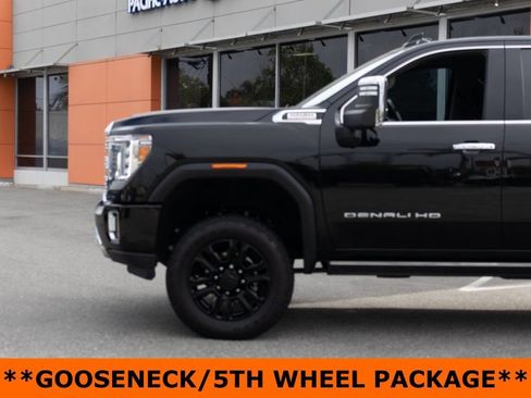 Used 2022 GMC Sierra 2500 Denali w/ Denali Black Diamond Edition AWD/4WD image 5