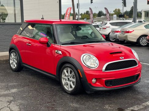 Used 2013 MINI Cooper S w/ Mini Connected Pkg image 3