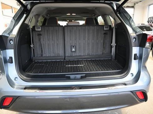 Used 2023 Toyota Highlander Limited image 31