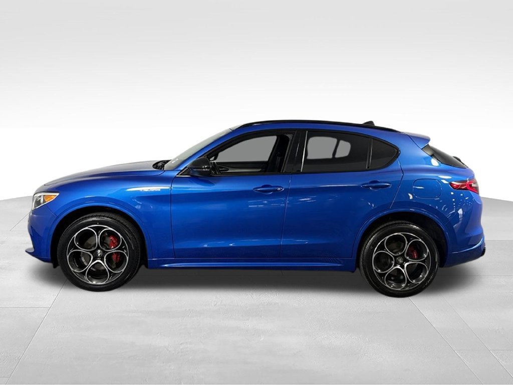 Used 2023 Alfa Romeo Stelvio Veloce AWD/4WD image 9