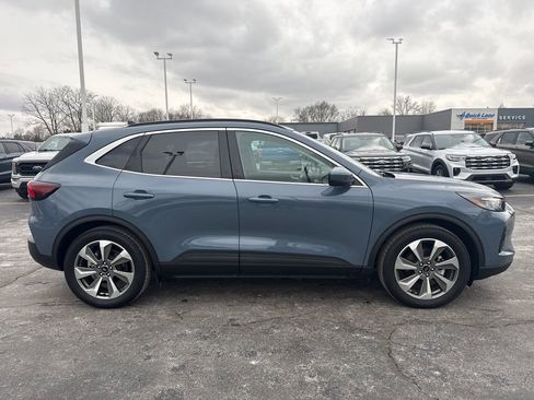 Used 2025 Ford Escape Platinum image 6