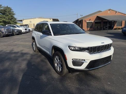 Used 2023 Jeep Grand Cherokee Limited image 2