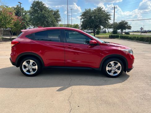 Used 2016 Honda HR-V EX image 4