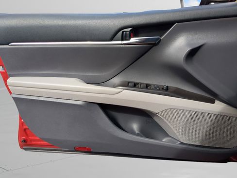 Used 2022 Toyota Camry SE image 11