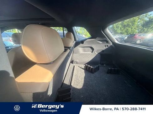 Certified 2023 Volkswagen Tiguan SE w/ Panoramic Sunroof Package AWD/4WD image 11
