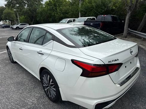 Used 2023 Nissan Altima 2.5 SV w/ SV Premium Package FWD image 6