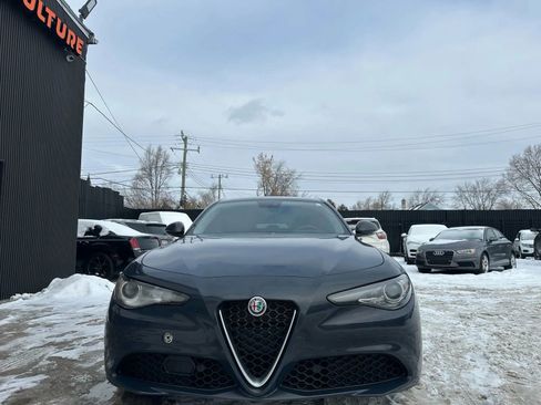 Used 2019 Alfa Romeo Giulia image 2