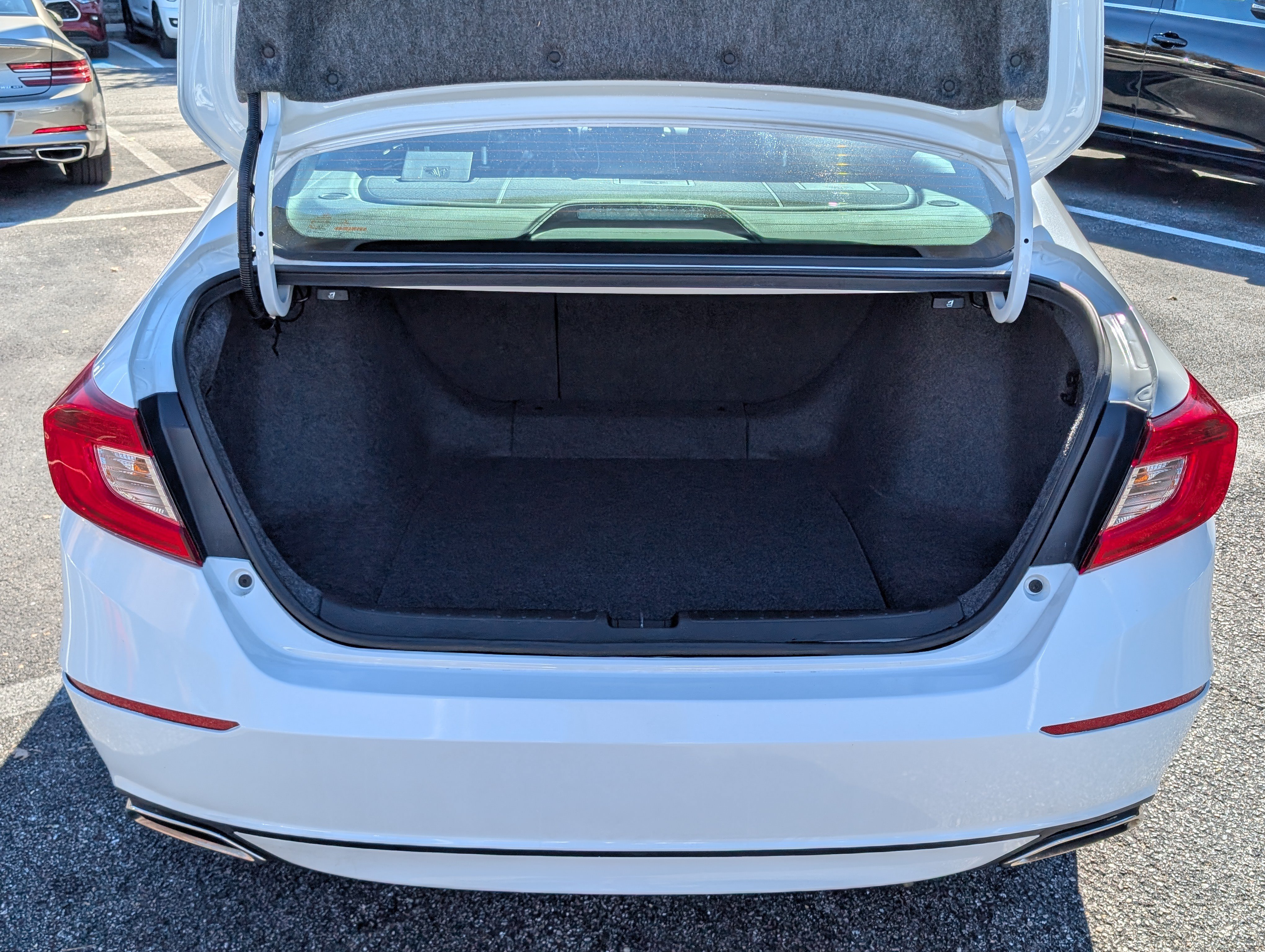 Used 2018 Honda Accord Sport image 14