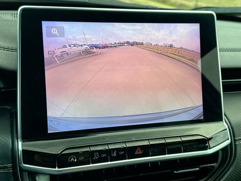 Used 2024 Jeep Compass Latitude w/ Convenience Group image 17