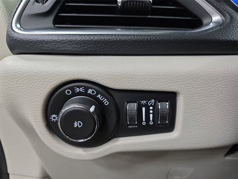 Used 2020 Chrysler Pacifica Limited w/ Tire & Wheel Group image 28