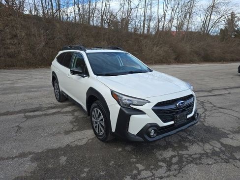 Used 2024 Subaru Outback Premium image 8