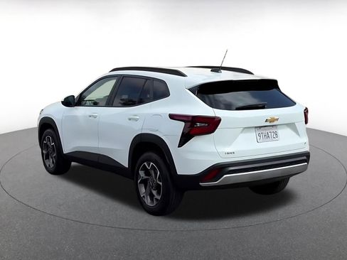 Used 2025 Chevrolet Trax LT w/ LT Convenience Package image 11