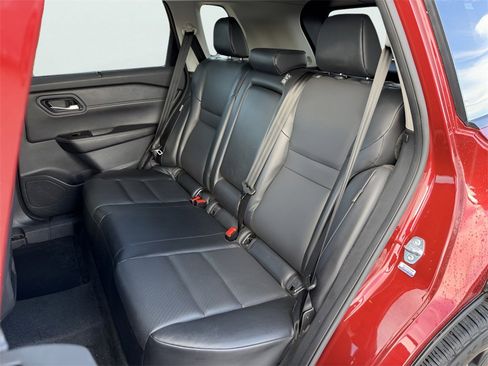 Used 2024 Nissan Rogue SV w/ SV Premium Package image 14