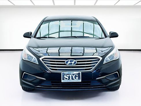 Used 2017 Hyundai Sonata SE image 2