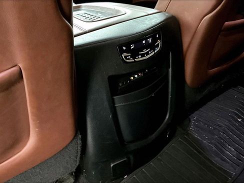 Used 2016 Cadillac Escalade Premium image 31