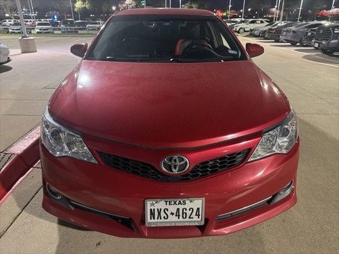 Used 2012 Toyota Camry SE image 2