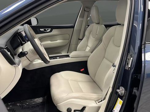 Used 2025 Volvo XC60 B5 Core w/ Protection Package Premier image 9