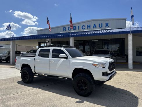 Used 2021 Toyota Tacoma SR image 1