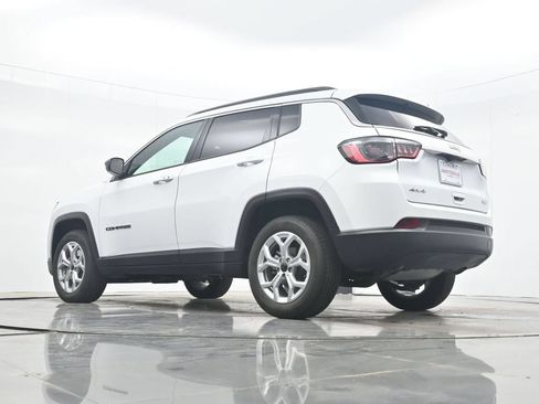 Used 2025 Jeep Compass Latitude AWD/4WD image 36